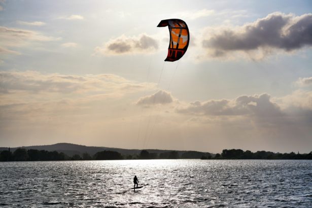 Kitesurfer am Altmühlsee